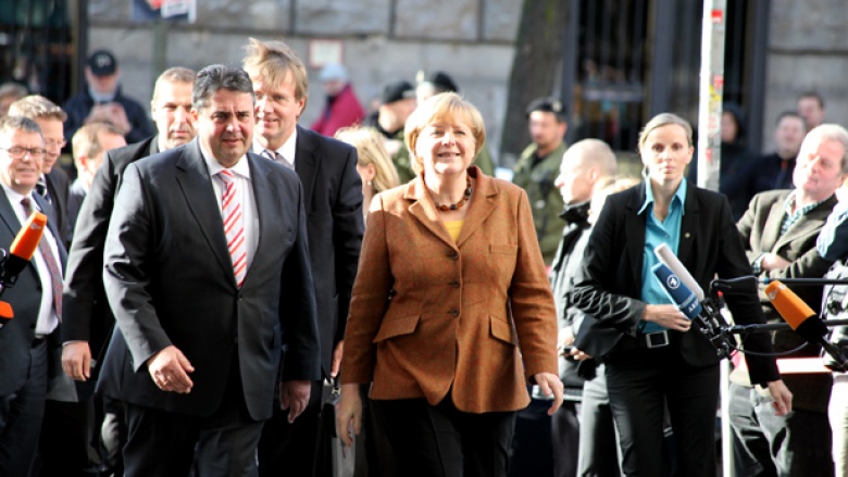 Bundeskanzlerin und CDU-Vorsitzende Angela Merkel und SPD-Vorsitzender Sigmar Gabriel vor Beginn der Gespräche
