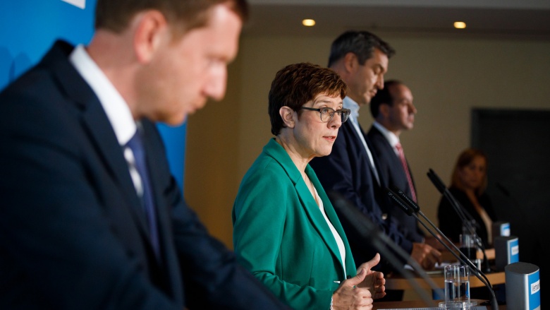 CDU und CSU: Mit Vertrauen in die Zukunft CDU und CSU: Mit Vertrauen in die Zukunft