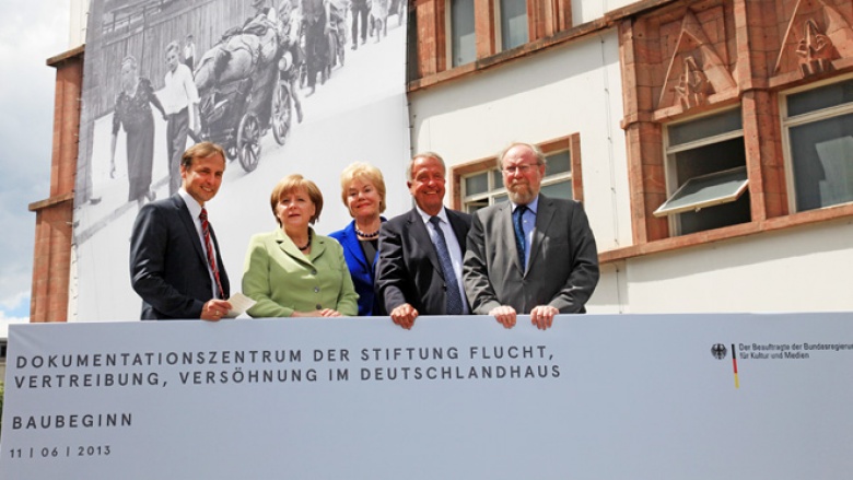 110613_Merkel_Dokumentationszentrum_Flucht_Vertreibung_Versöhnung Bundeskanzlerin Angela Merkel beim Baubeginn des Dokumentationszentrums der Bundesstiftung Flucht, Vertreibung, Versöhnung