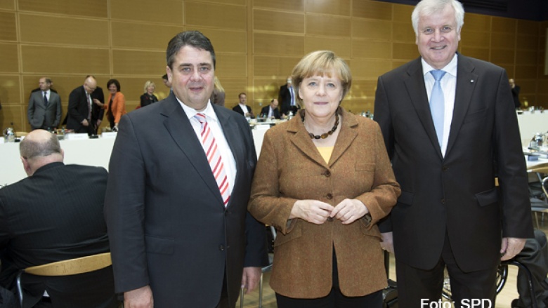 Sigmar Gabriel (SPD), Bundeskanzlerin Angela Merkel und Horst Seehofer (CSU) bei beginn der zweiten Großen Runde