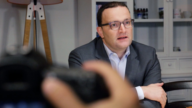 Jens Spahn diskutiert exklusiv mit CDU-Mitgliedern zum Thema Pflege, genauer: zum Pflegestärkungsgesetz. Jens Spahn diskutiert exklusiv mit CDU-Mitgliedern zum Thema Pflege, genauer: zum Pflegestärkungsgesetz.