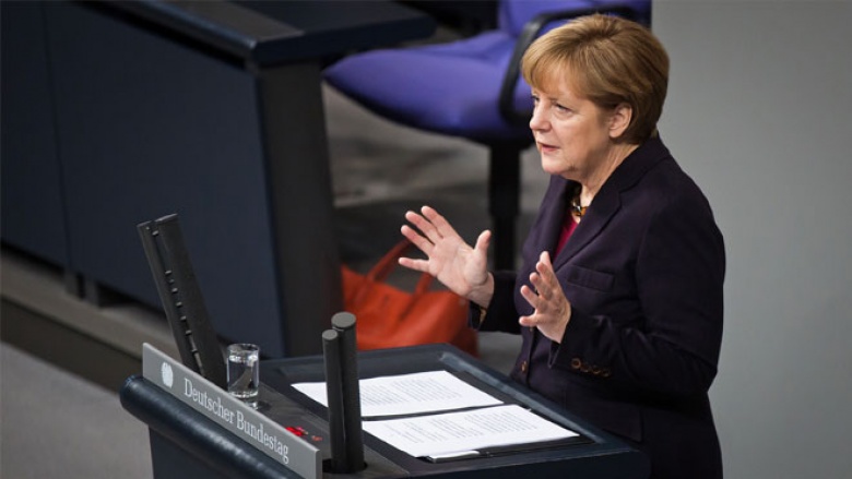 Bundeskanzlerin Angela Merkel bei der Regierungserklärung im Deutschen Bundestag Bundeskanzlerin Angela Merkel bei der Regierungserklärung im Deutschen Bundestag