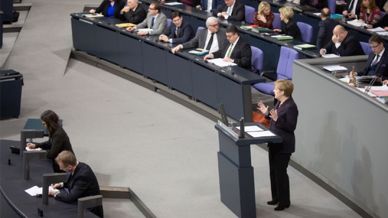 Angela Merkel bei ihrer Regierungserklärung im Deutschen Bundestag Angela Merkel bei ihrer Regierungserklärung im Deutschen Bundestag