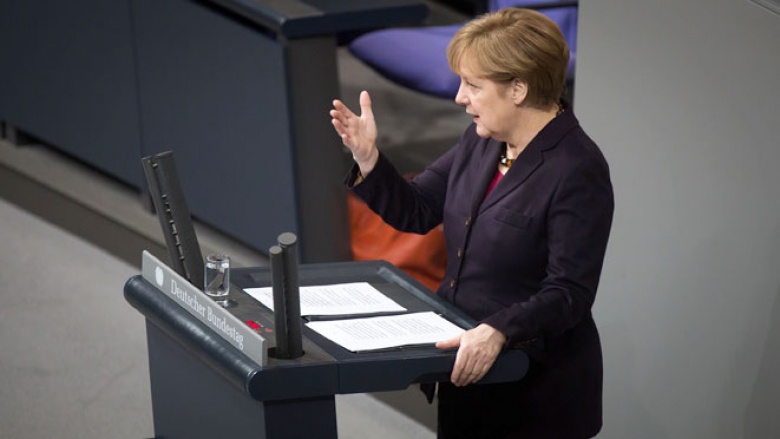 Angela Merkel bei ihrer Regierungserklärung im Deutschen Bundestag Angela Merkel bei ihrer Regierungserklärung im Deutschen Bundestag
