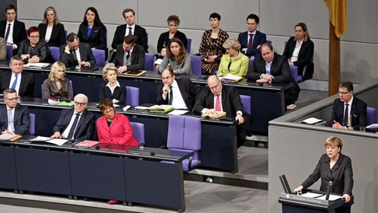 Angela Merkel bei ihrer Regierungserklärung im Deutschen Bundestag Angela Merkel bei ihrer Regierungserklärung im Deutschen Bundestag