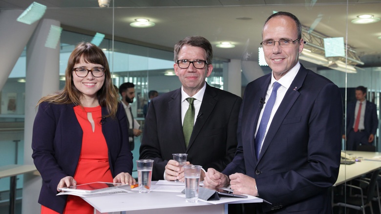 Cemile Giousouf, Frank Bergmann und Innenminister Peter Beuth 