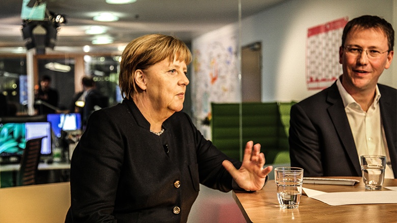 Angela Merkel und Moderator Michael Cramer Angela Merkel und Moderator Michael Cramer