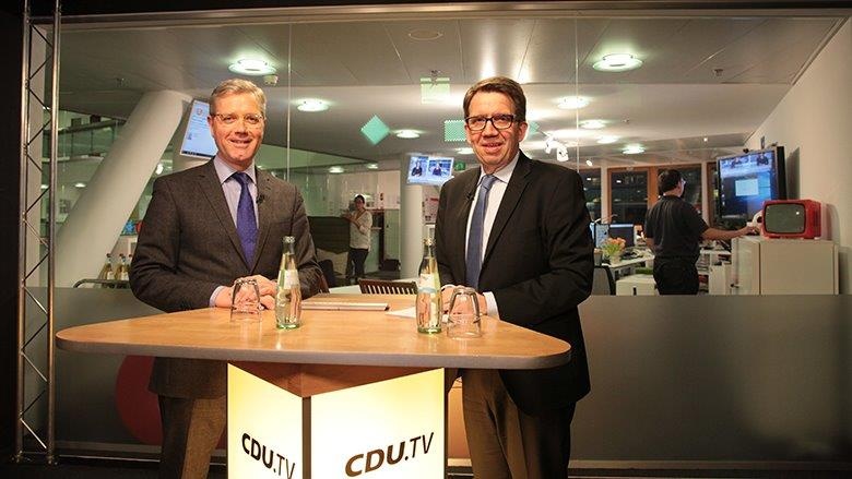 Norbert Röttgen und Moderator Frank Bergmann Norbert Röttgen und Moderator Frank Bergmann