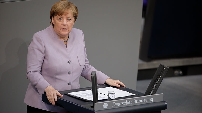 Angela Merkel bei ihrer Regierungserklärung im Bundestag Angela Merkel bei ihrer Regierungserklärung im Bundestag