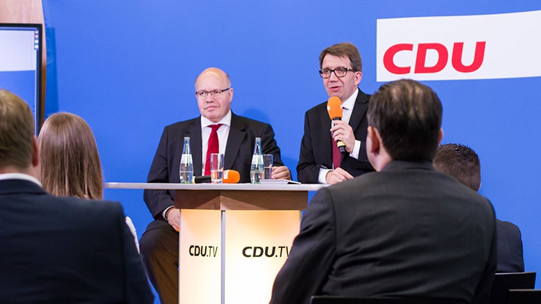 CDU Live mit Kanzleramtsminister Peter Altmaier und Moderator Frank Bergmann