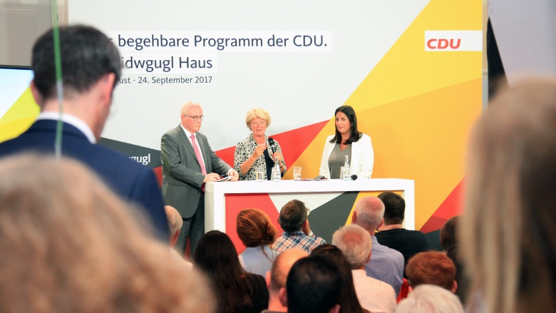 Diskussion im #fedidwgugl Haus: Volker Kauder, Monika Grütters und Düzen Tekkal
