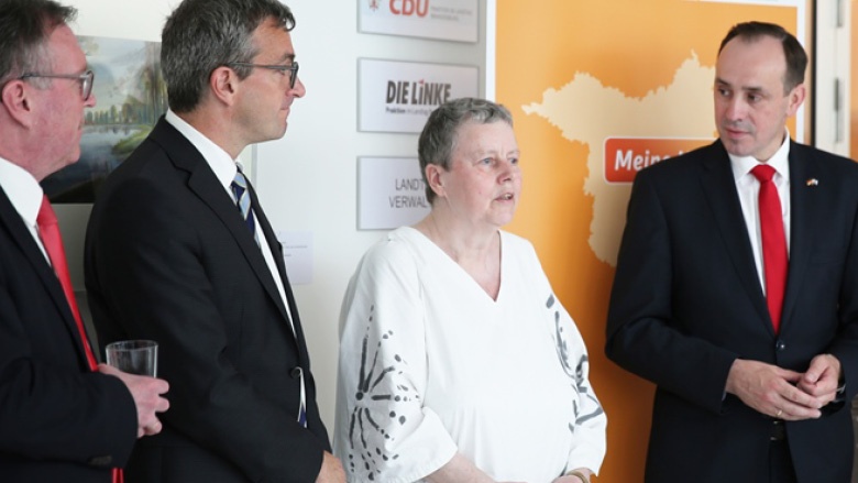 CDU-Fraktion im Landtag Brandenburg eröffnet die Ausstellung „Vom Heiligen Land“ der Künstlerin Sigrid Noack CDU-Fraktion im Landtag Brandenburg eröffnet die Ausstellung „Vom Heiligen Land“ der Künstlerin Sigrid Noack