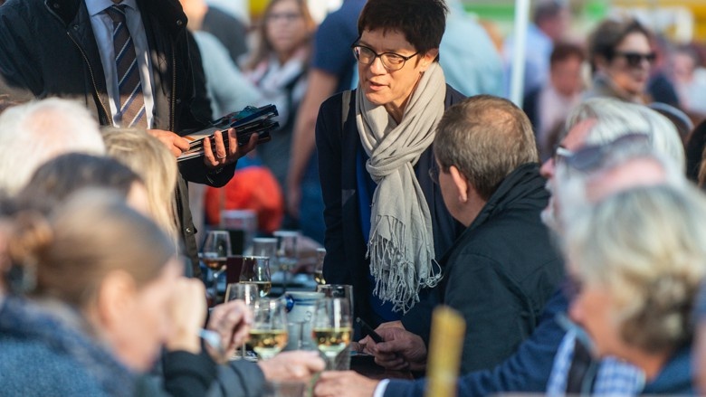 CDU-Generalsekretärin Anngret Kramp-Karrenbauer auf Wahlkampf in Hessen, Frankfurt/Main CDU-Generalsekretärin Anngret Kramp-Karrenbauer auf Wahlkampf in Hessen, Frankfurt/Main