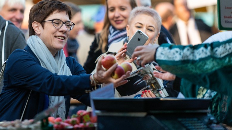 CDU-Generalsekretärin Anngret Kramp-Karrenbauer auf Wahlkampf in Hessen, Frankfurt/Main CDU-Generalsekretärin Anngret Kramp-Karrenbauer auf Wahlkampf in Hessen, Frankfurt/Main
