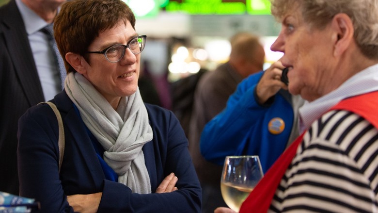 CDU-Generalsekretärin Anngret Kramp-Karrenbauer auf Wahlkampf in Hessen, Frankfurt/Main CDU-Generalsekretärin Anngret Kramp-Karrenbauer auf Wahlkampf in Hessen, Frankfurt/Main
