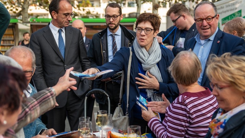 CDU-Generalsekretärin Anngret Kramp-Karrenbauer auf Wahlkampf in Hessen, Frankfurt/Main CDU-Generalsekretärin Anngret Kramp-Karrenbauer auf Wahlkampf in Hessen, Frankfurt/Main