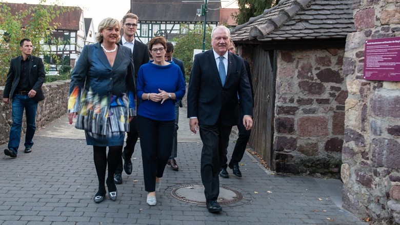 CDU-Generalsekretärin Anngret Kramp-Karrenbauer auf Wahlkampf in Hessen, Dreieich CDU-Generalsekretärin Anngret Kramp-Karrenbauer auf Wahlkampf in Hessen, Dreieich