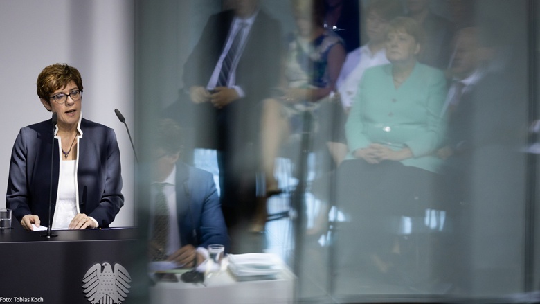 Verteidigungsministerin Annegret Kramp-Karrenbauer bei ihrer Regierungserklärung Verteidigungsministerin Annegret Kramp-Karrenbauer bei ihrer Regierungserklärung