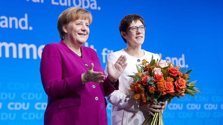 Angela Merkel und Annegret Kramp-Karrenbauer beim 30. Parteitag der CDU Deutschlands