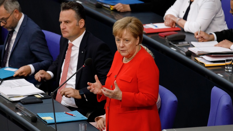 Bundeskanzlerin Angela Merkel erläutert in der Fragestunde des Bundestags die Politik der Bundesregierung Das Bild zeigt: Bundeskanzlerin Angela Merkel erläutert in der Fragestunde des Bundestags die Politik der Bundesregierung