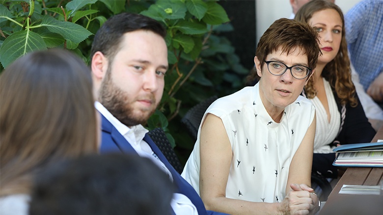 Annegret Kramp-Karrenbauer besucht in der Aktionswoche #schabbatschabbat jüdische Gesprächspartner