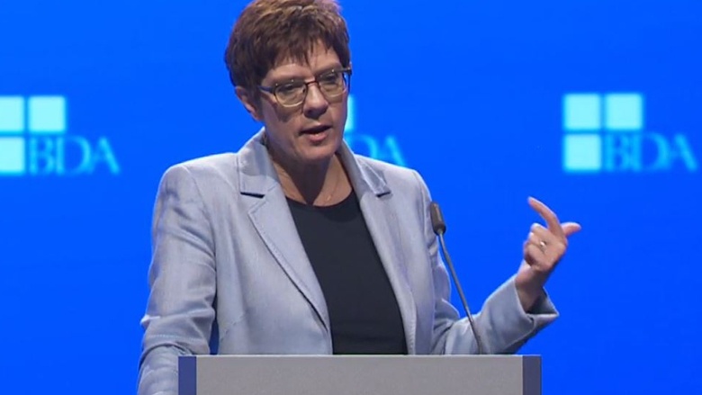 CDU-Vorsitzende Annegret Kramp-Karrenbauer während ihrer Rede auf dem Arbeitgebertag des BDA CDU-Vorsitzende Annegret Kramp-Karrenbauer während ihrer Rede auf dem Arbeitgebertag des BDA