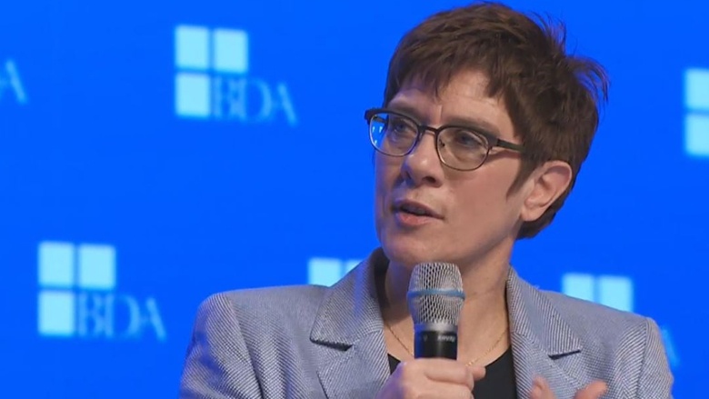 CDU-Vorsitzende Annegret Kramp-Karrenbauer während der Diskussion im Anschluss an ihre Rede auf dem Arbeitgebertag des BDA CDU-Vorsitzende Annegret Kramp-Karrenbauer während der Diskussion im Anschluss an ihre Rede auf dem Arbeitgebertag des BDA