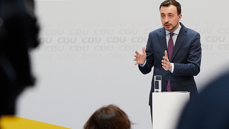 CDU-Generalsekretär Paul Ziemiak während der Pressekonferenz im Anschluss an die Sitzungen von CDU-Präsidium und Bundesvorstand CDU-Generalsekretär Paul Ziemiak während der Pressekonferenz im Anschluss an die Sitzungen von CDU-Präsidium und Bundesvorstand