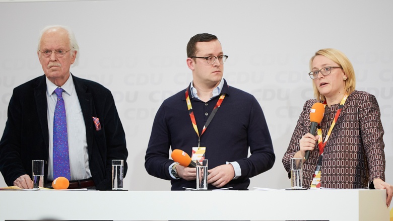 Auf dem Bild sieht man: Otto Wulf (SU), Sebastian Mathes (RCDS) und Anja Wegner-Scheid (FU)
