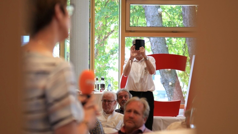 CDU-Generalsekretärin Annegret Kramp-Karrenbauer während der Zutör-Tour in Ehingen (Baden-Württemberg) CDU-Generalsekretärin Annegret Kramp-Karrenbauer während der Zutör-Tour in Ehingen (Baden-Württemberg)