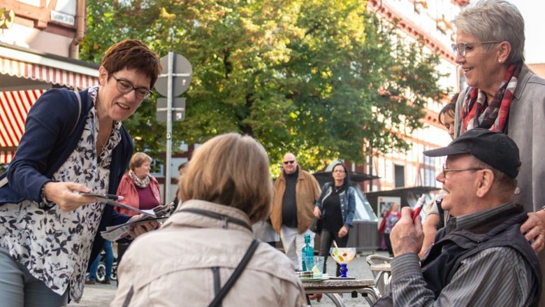 CDU-Generalsekretärin Annegret Kramp-Karrenbauer während eines Wahlkampf-Auftritts im hessischen Freigericht CDU-Generalsekretärin Annegret Kramp-Karrenbauer während eines Wahlkampf-Auftritts im hessischen Freigericht