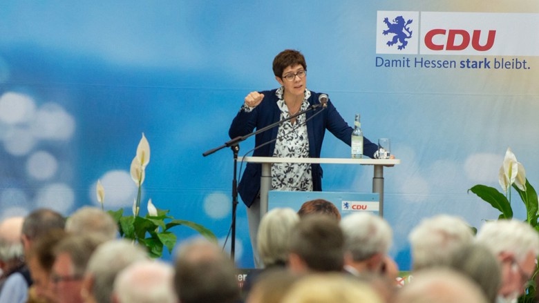 CDU-Generalsekretärin Annegret Kramp-Karrenbauer während eines Wahlkampf-Auftritts im hessischen Freigericht CDU-Generalsekretärin Annegret Kramp-Karrenbauer während eines Wahlkampf-Auftritts im hessischen Freigericht