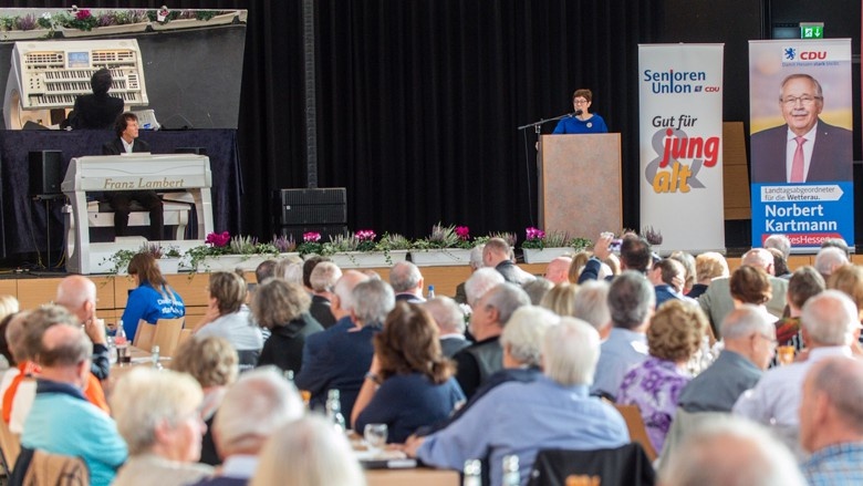 CDU-Generalsekretärin Annegret Kramp-Karrenbauer unterstützt die hessische CDU im Wahlkampf in Butzbach CDU-Generalsekretärin Annegret Kramp-Karrenbauer unterstützt die hessische CDU im Wahlkampf in Butzbach