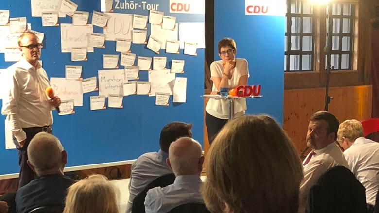 CDU-Generalsekretärin Annegret Kramp-Karrenbauer während der Zusatzstation zur Zuhör-Tour bei der CDU Hamburg in HafenCity