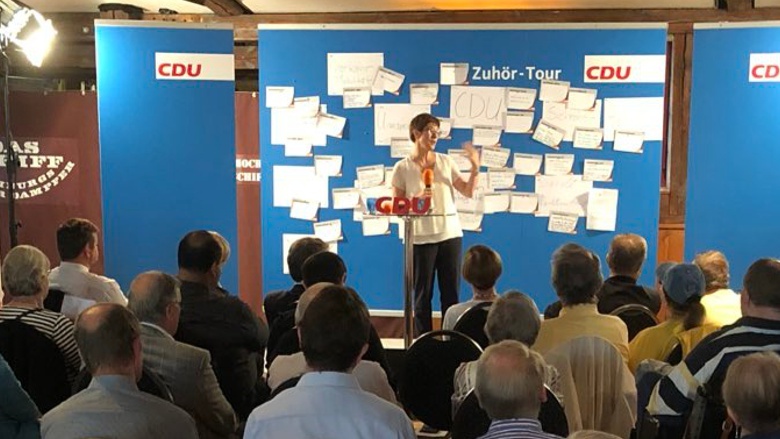 CDU-Generalsekretärin Annegret Kramp-Karrenbauer während der Zusatzstation zur Zuhör-Tour bei der CDU Hamburg in HafenCity