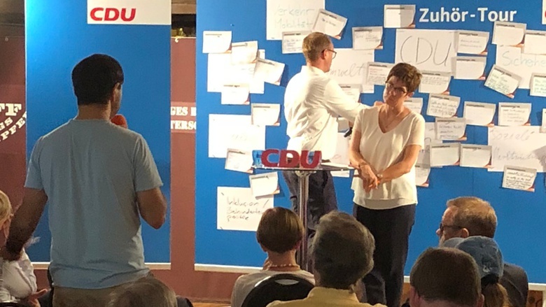 CDU-Generalsekretärin Annegret Kramp-Karrenbauer während der Zusatzstation zur Zuhör-Tour bei der CDU Hamburg in HafenCity