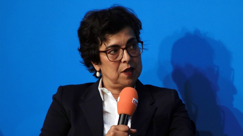 Die Journalistin Mariam Lau wirft aus Sicht der Presse einen Blick auf die CDU Auf dem Bild sieht man die Journalistin Mariam Lau mit Mikrofon.