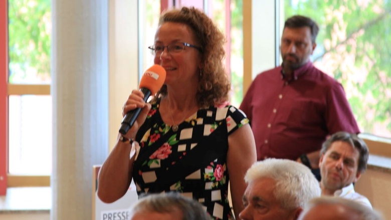 Teilnehmerin während der Zuhör-Tour in Ehingen (Baden-Württemberg) Teilnehmerin während der Zuhör-Tour in Ehingen (Baden-Württemberg)