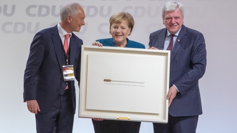 CDU-Bundesgeschäftsführer Klaus Schüler, die scheidende Vorsitzende Angela Merkel, ihr Stellvertreter Volker Bouffier und der Taktstock