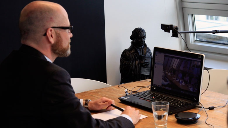 Peter Tauber bei der Videokonferenz mit der CDU Ammerland Peter Tauber bei der Videokonferenz mit der CDU Ammerland