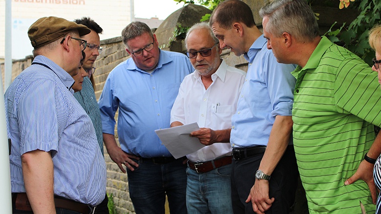 Markus Uhl besucht die Synagoge in St. Ingbert