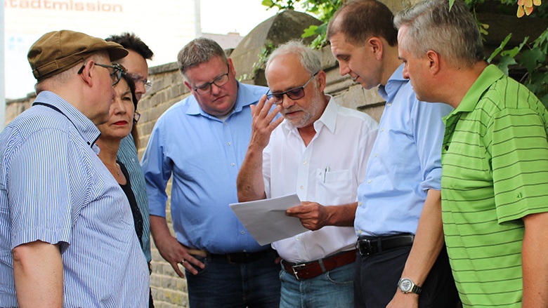 Markus Uhl besucht die Synagoge in St. Ingbert