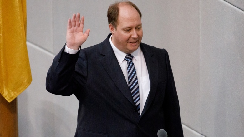 Helge Braun (45) wird neuer Bundesminister für besondere Aufgaben und Chef des Bundeskanzleramts Helge Braun (45) wird neuer Bundesminister für besondere Aufgaben und Chef des Bundeskanzleramts