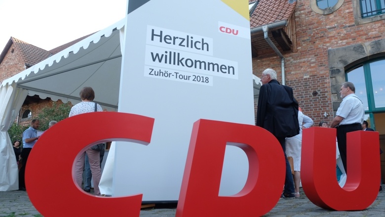 CDU-Generalsekretärin Annegret Kramp-Karrenbauer Zuhör-Tour Sehnde