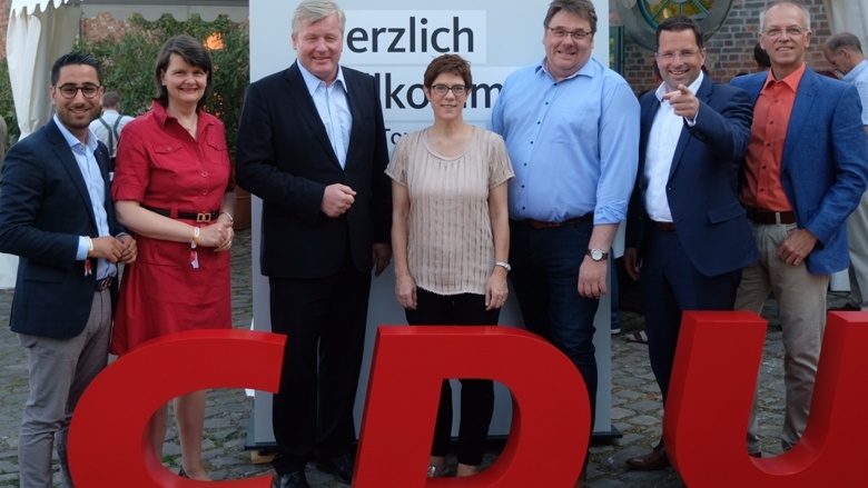 CDU-Generalsekretärin Annegret Kramp-Karrenbauer Zuhör-Tour Sehnde