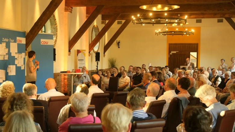 CDU-Generalsekretärin Annegret Kramp-Karrenbauer Zuhör-Tour Verden Sehnde
