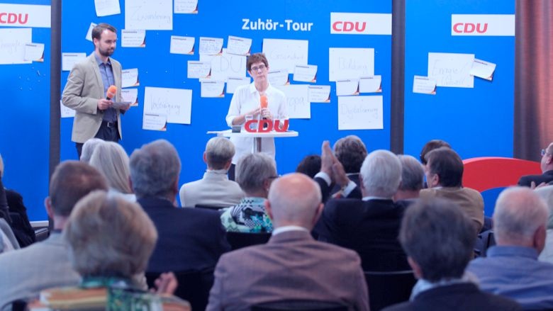 CDU-Generalsekretärin Annegret Kramp-Karrenbauer Zuhör-Tour Wetzlar