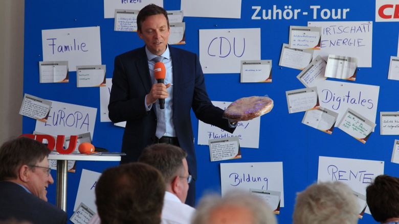 CDU-Generalsekretärin Annegret Kramp-Karrenbauer Ministerpräsident Hans Zuhör-Tour Saarbrücken