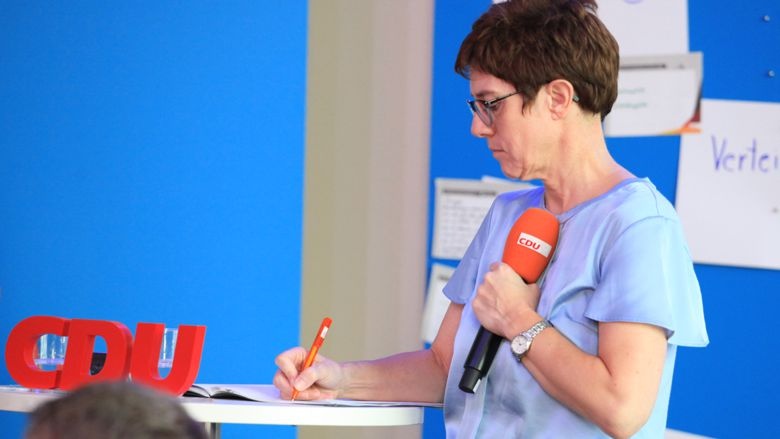 CDU-Generalsekretärin Annegret Kramp-Karrenbauer Ministerpräsident Hans Zuhör-Tour Saarbrücken