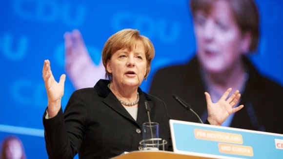 Angela Merkel beim 28. Parteitag der CDU Deutschlands in Karlsruhe 2015 Angela Merkel beim 28. Parteitag der CDU Deutschlands in Karlsruhe 2015